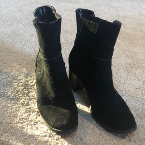 Joan & David 10M Black Suede Boots